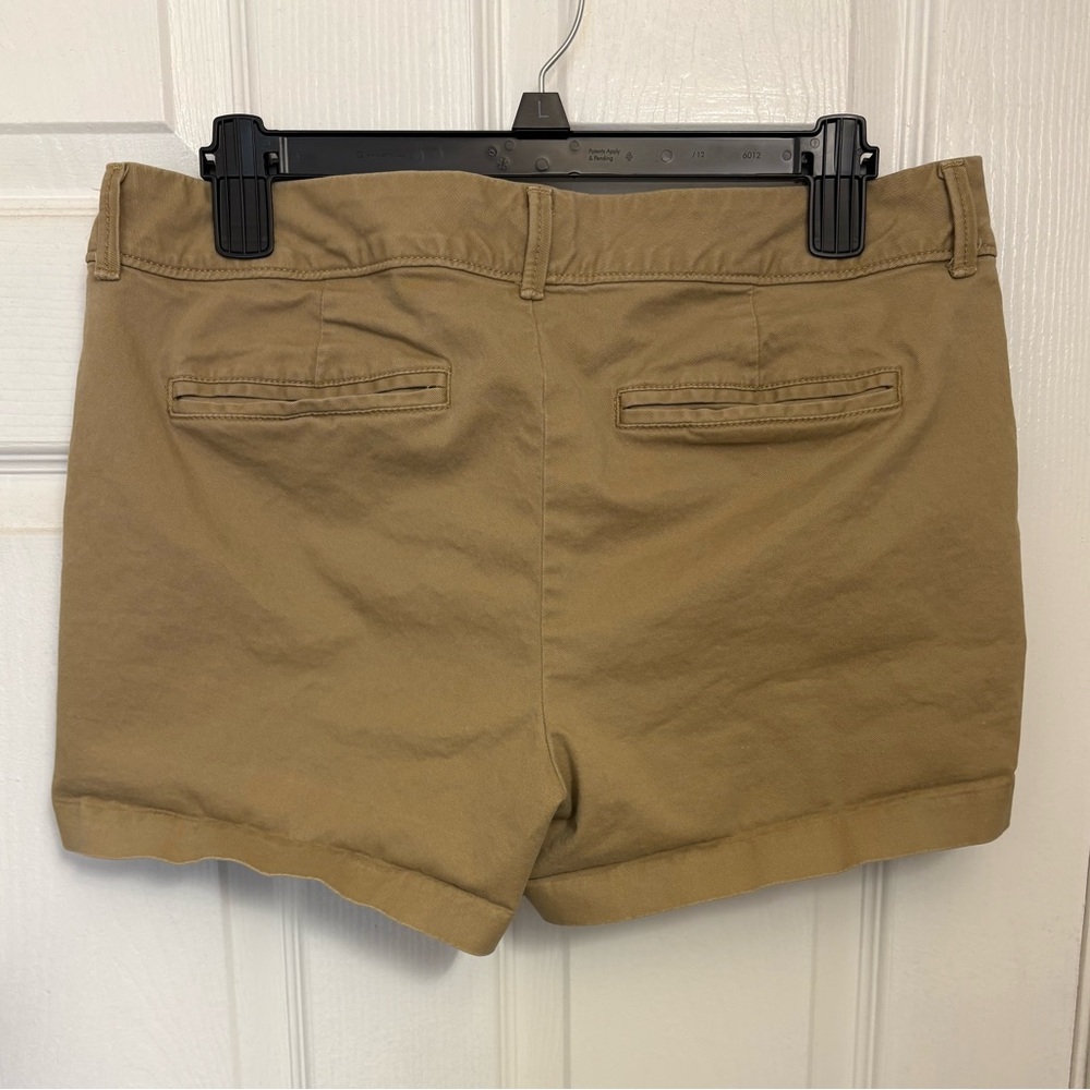 Old Navy Pixie Tan Women’s Shorts - Picture 3 of 4
